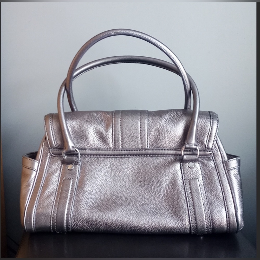 Michael Kors hand bag in metallic silver - Picture 2 of 12